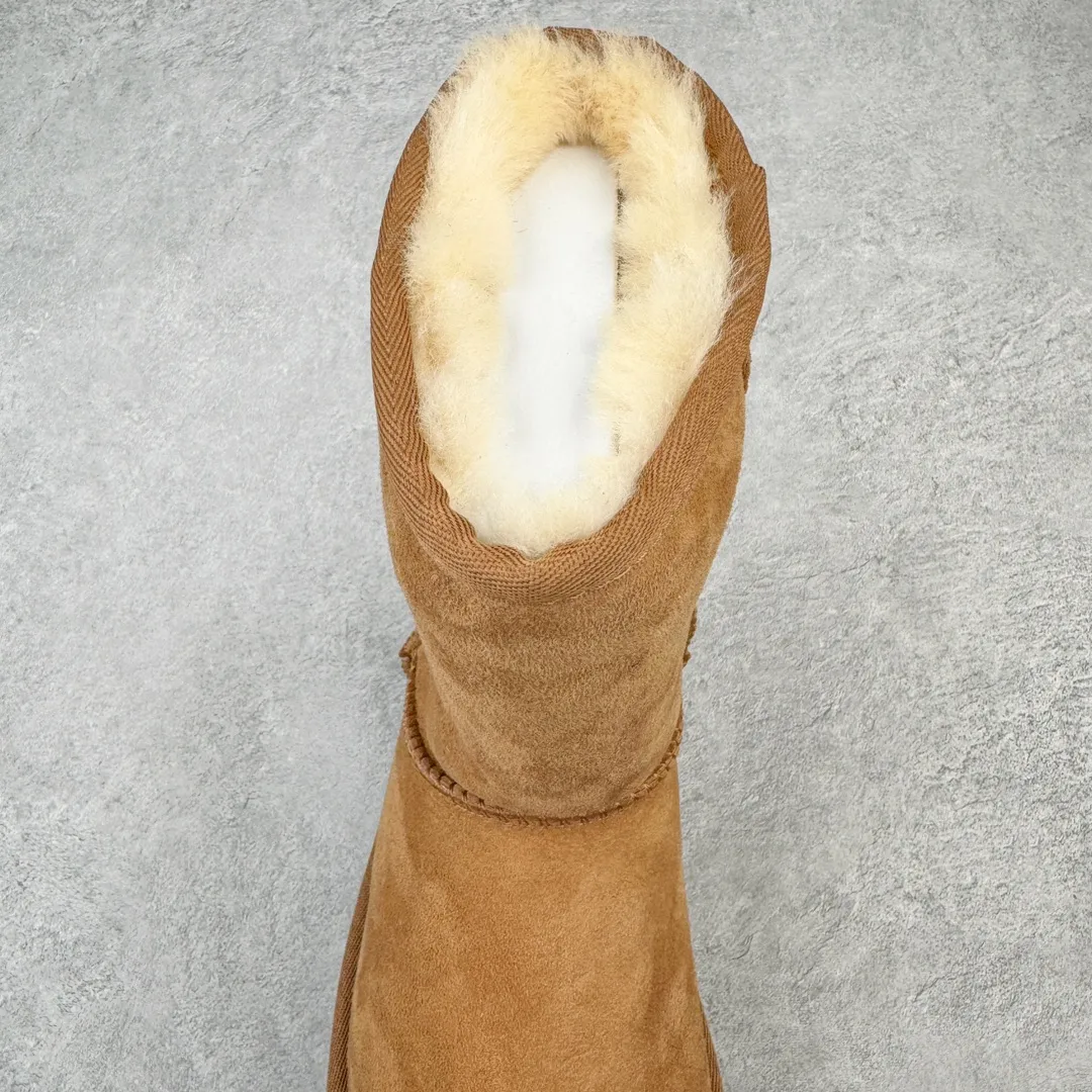 Pick up locally💰560 UGG Women's 6223 Men's 5800 classic mid-calf autumn and winter sheepskin all-in-one snow boots. All shoes are made from ZP. Longfeng A-grade Australian imported sheepskin and fur all-in-one boots for men and women. Brand OEM production line. Fully follow the ZP process. OEM original pattern maker. Adhere to no original shoes and no development options. Pay attention to every detail. The most authentic version on the market. TREADLITE "Light Wing" technology outsole. Lightweight/durable/flexible/pile size: 35 36 37 38 39 40 41 42 43 44 45 Coding: by2936090